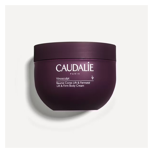 Lila Verpackung eines Körpercremes von Caudalie mit der Aufschrift 'Vinosculpt Baume Corps Lift & Fermeté'.