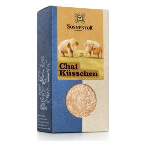 Verpackung von Chai Küsschen mit einer Illustrationen von zwei Elefanten und einem runden Sichtfenster auf der Vorderseite.