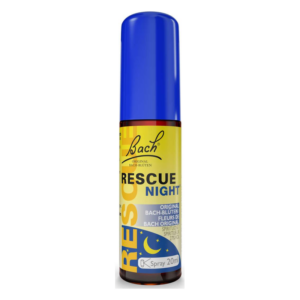 Flasche mit blauer Kappe und gelbem Etikett, enthält Bach Rescue Night Spray, 20 ml, zur Beruhigung vor dem Schlafen.