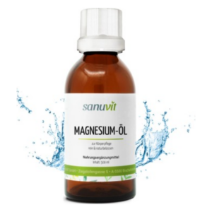 Braune Flasche mit Magnesium-Öl für Körperpflege, umgeben von Wasser-Spritzern.