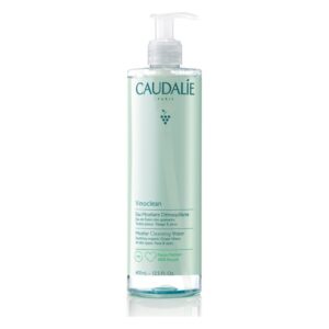 Flasche mit Micellenreiniger von Caudalie, in mintgrüner Farbe, mit entsprechendem Pumpspender.