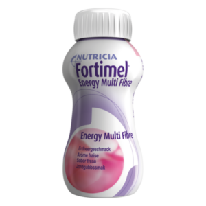 Flasche Fortimel Energy Multi Fibre mit Erdbeergeschmack, im modernen Design mit weißem Deckel und lila Schriftzug.
