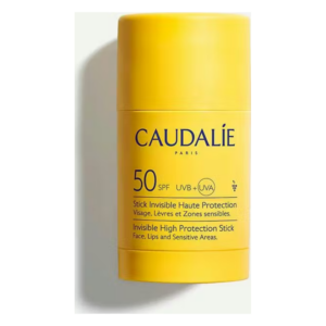 Sonnenschutzstick von Caudalie mit SPF 50 in gelber Verpackung, speziell für Gesicht und empfindliche Bereiche.