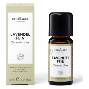 Flasche mit ätherischem Lavendelöl und einer umweltfreundlichen Verpackung in sanften Farben.